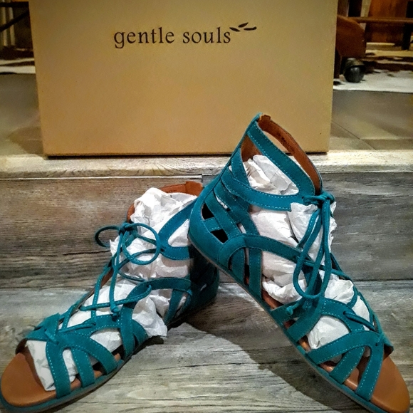 Gentle Souls:Kenneth Cole "Break My Heart" sandal - Picture 3 of 8